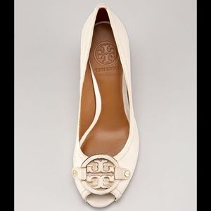 Tory Burch wedge bleach color leather
